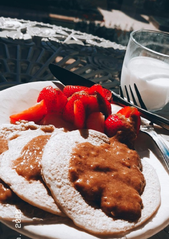 Una foto de Tortitas de Avena con Crema Choco-Banana