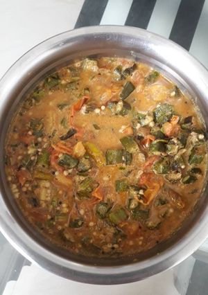 A picture of Vindi khatta with curd, tomato and sarso paste.