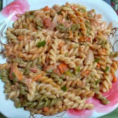 Cheesy tricolour pasta A picture of Cheesy tricolour pasta.