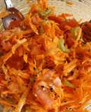 Ensalada de zanahoria, apio y tomate perita al sésamo