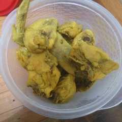 A picture of Ayam ungkep.