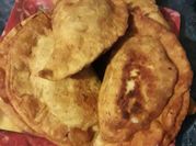 Una foto de empanadas de cebollas