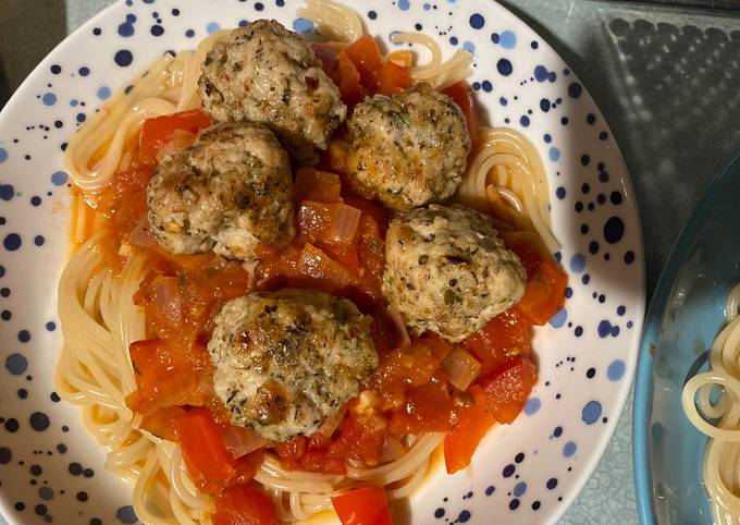 Turkey Meatballs with Sauce and Spaghetti