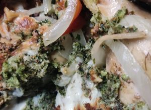 Una foto de Pollo aromático de chipilin y chaya