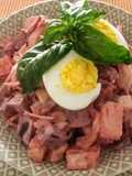 Sencilla ensalada rusa con pollo