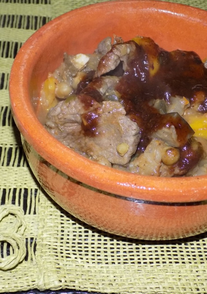 Una foto de Carne de res y verduras  al wok