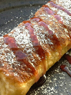 Una foto de Rollito de plátano caramelizado