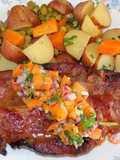 Chuletas de cerdo parrilleras con pebre de nísperos