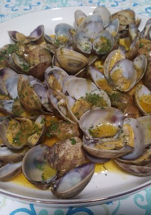 Una foto de Almejas a la marinera