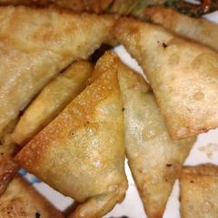 A picture of Vegetable samosa.