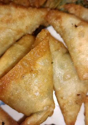 A picture of Vegetable samosa.