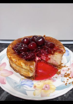 Foto principal de Tarta de Queso Cremosa con Mermelada de Cereza