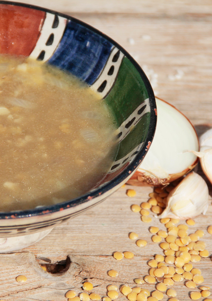 Una foto de Sopa de lentejas amarillas