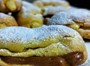 Una foto de ECLAIRS, Bollitos Rellenos Dulces...!💝
