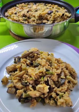 Una foto de Arroz con Setas, Calabacín y Espárragos Trigueros 🙃