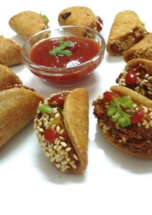 A picture of Whole wheat aloo gujiya.