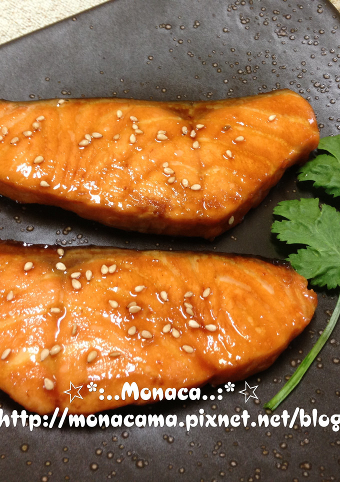 日式照燒鮭魚(鮭の照り焼き) 的食譜成品照片