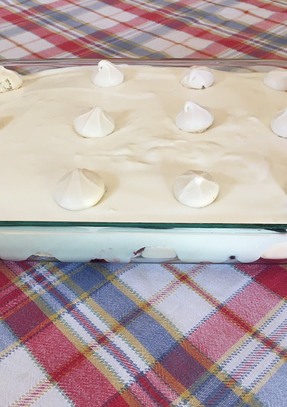 Una foto de Postre de queso crema y berries
