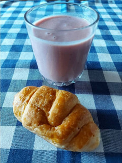 Una foto de Batido de fresa y plátano