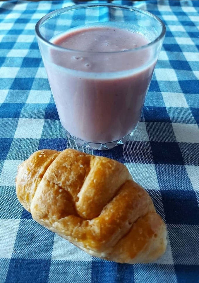 Una foto de Batido de fresa y plátano