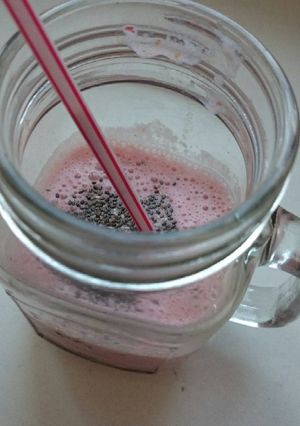 A picture of Strawberry smoothie with chia seeds.