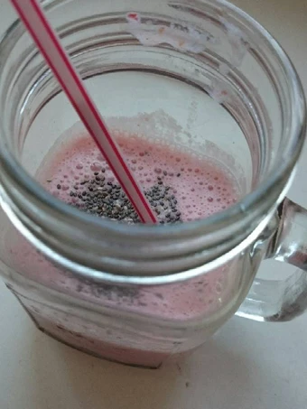 Easy Way Prepare Recipe Strawberry smoothie with chia seeds that is Delicious, Tasty}