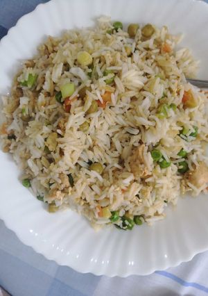 A picture of Chinese fried rice.