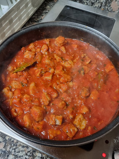 Una foto de Atún con tomate