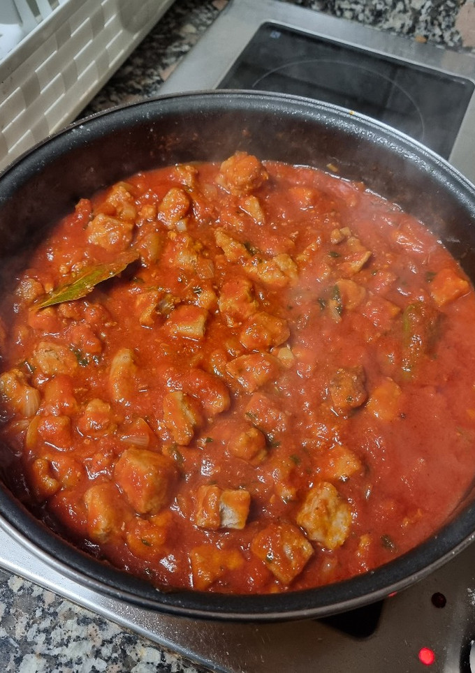 Una foto de Atún con tomate