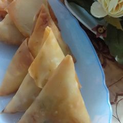 A picture of Pizza samosa.