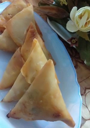 A picture of Pizza samosa.