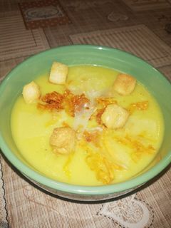 Una foto de Crema de calabacín con crujientes