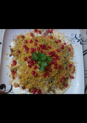 A picture of Bhakharwadi chat.