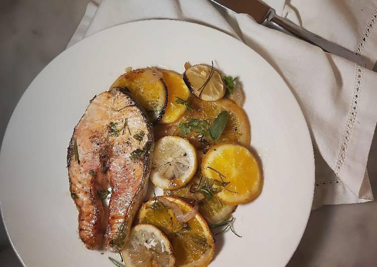 Salmone al forno agli agrumi e erbe aromatiche