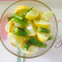 A picture of Lemon chilli pickle.