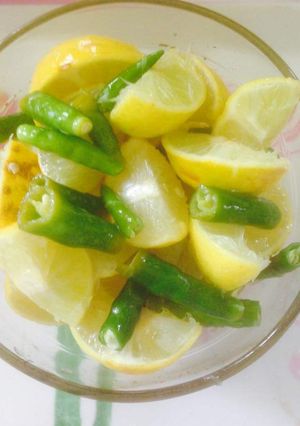 A picture of Lemon chilli pickle.