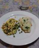Filet de merluza con huevos picantes
