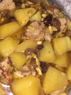 Una foto de Solomillos con pasas y piñones