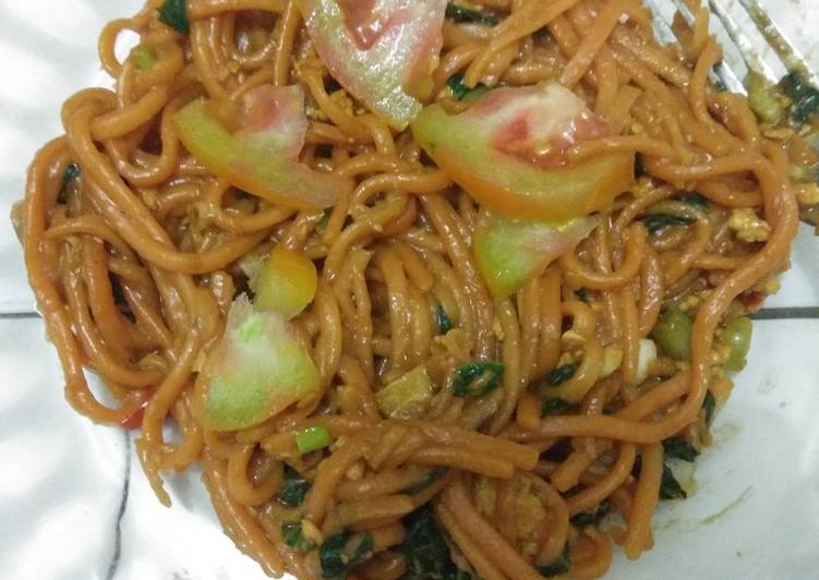 Cara Mudah Menyiapkan Mie Gomak Goreng Enak Banget