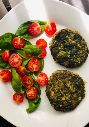 Una foto de Hamburguesas de pollo y espinaca 🥗