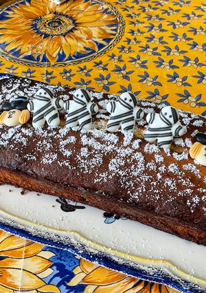 Une photo de Gâteau aux raisins, agrumes et amandes