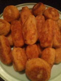 Una foto de Croquetas de papa con queso 😊