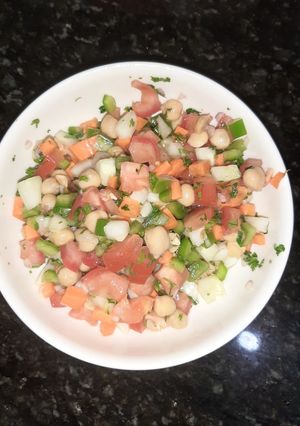 Una foto de Ensalada Garbanzo