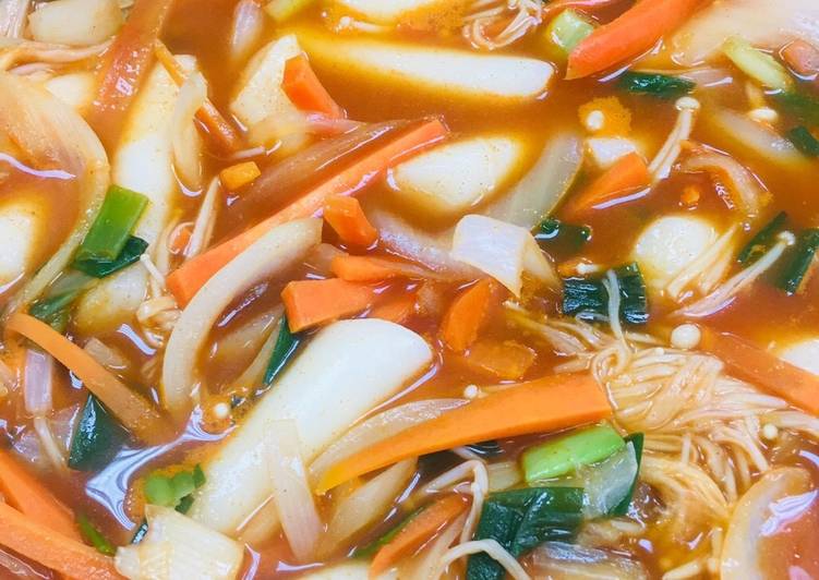 異國料理~韓式辣炒年糕泡麵