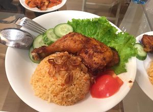 Hình của món Cơm rang gà quay lò vi sóng.