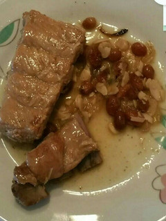 Una foto de Costillas con pasas y almendras