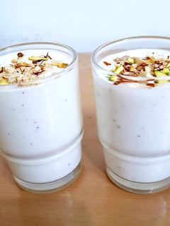 કેસર પિસ્તા લસ્સી (Kesar Pista Lassi Recipe In Gujarati) રેસીપી મુખ્ય ફોટો