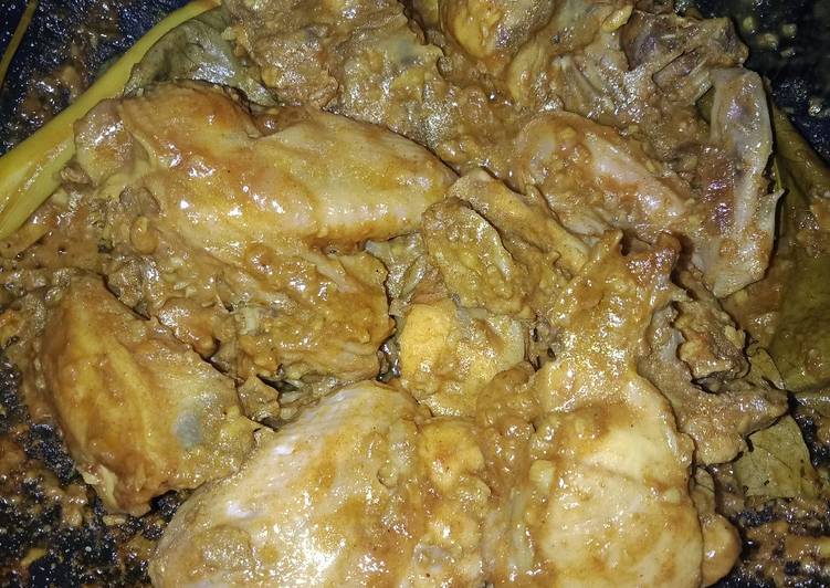 Langkah Mudah untuk Menyiapkan Ayam Ungkep Bumbu Kuning yang Enak Banget