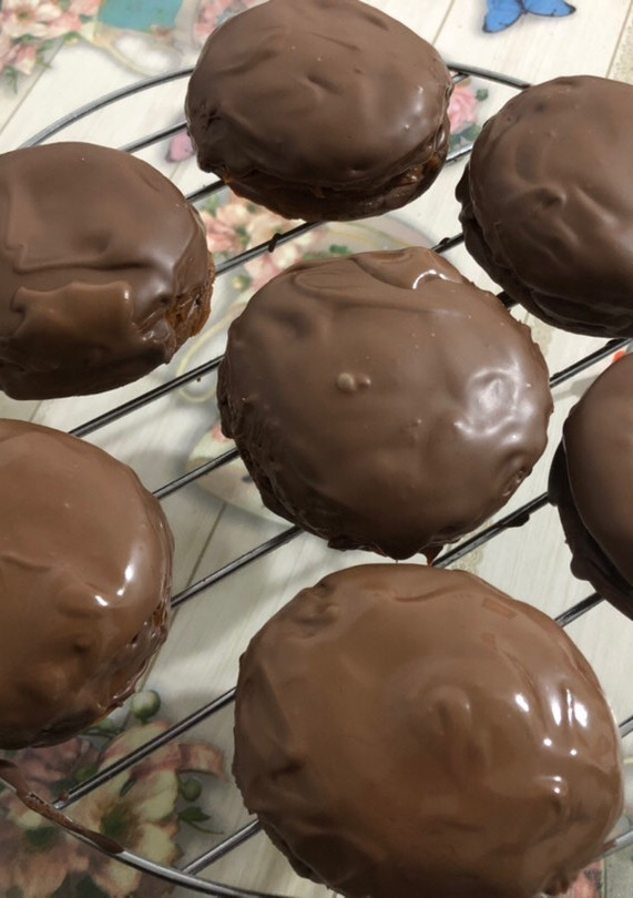 Una foto de Alfajores de chocolate con dulce de leche