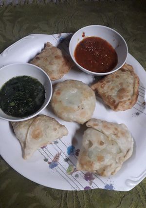 A picture of સમોસા.